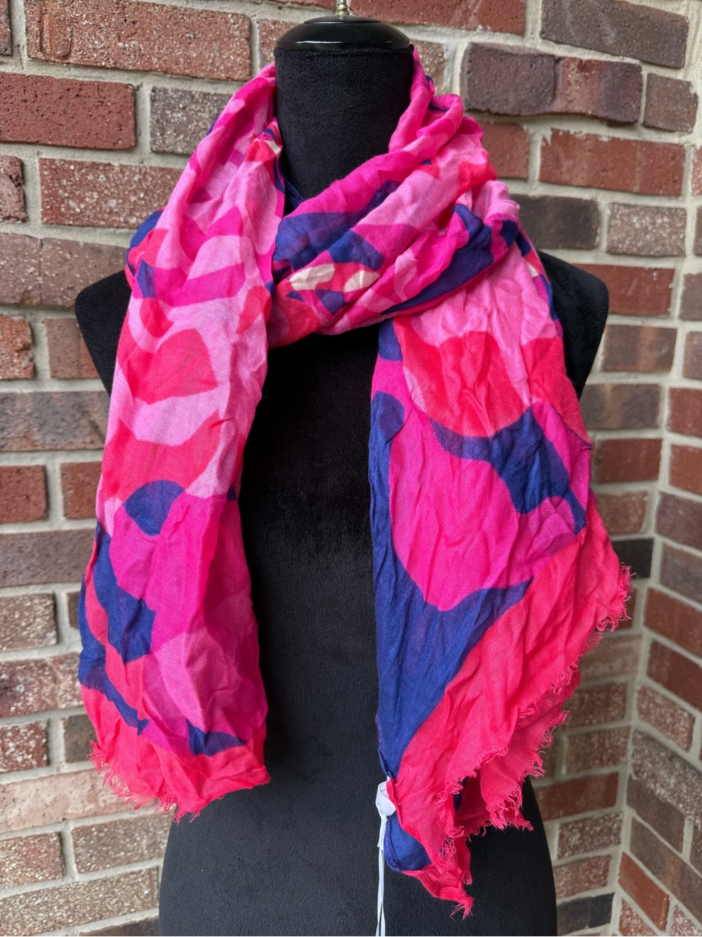 NWT Vera Bradley Soft Katalina Vibrant Pink & Navy Patterned Women's Scarf